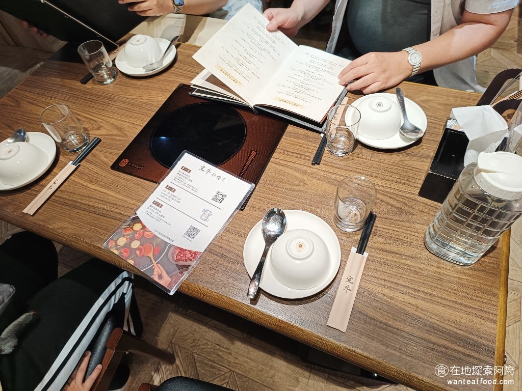 宣牛溫體牛肉火鍋復興店 宣牛溫體牛肉火鍋復興店菜單 宣牛溫體牛肉火鍋復興店價格 入座了 @在地老饕阿府