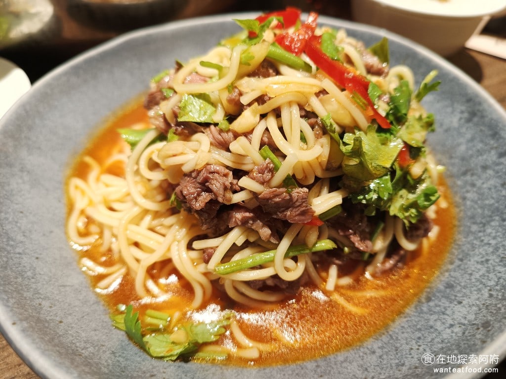 宣牛溫體牛肉火鍋復興店 宣牛溫體牛肉火鍋復興店菜單 宣牛溫體牛肉火鍋復興店價格 香菜辣牛肉拌麵 這碗麵我個人超級推薦,我覺得是所有餐點中,味道最棒的,吃起來完全不會辣。 @在地老饕阿府