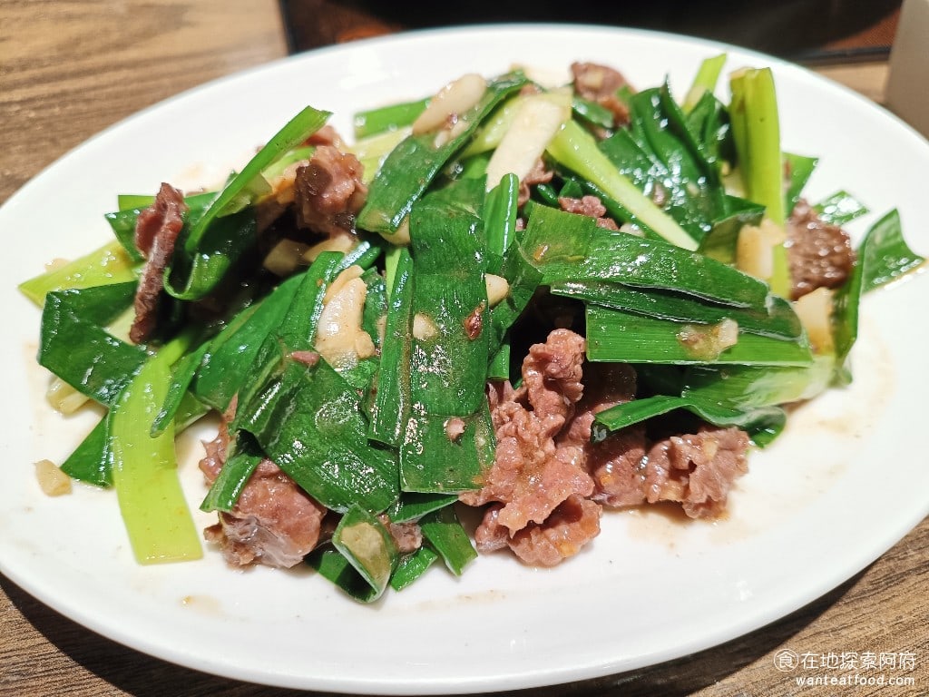 宣牛溫體牛肉火鍋復興店 宣牛溫體牛肉火鍋復興店菜單 宣牛溫體牛肉火鍋復興店價格 蔥爆牛肉 蔥爆牛肉吃起來,比空心菜炒牛肉,味道更香、更重,裡面加了滿滿的蔥和蒜。這間店的熱炒,吃起來都不會感覺到油膩。 @在地老饕阿府