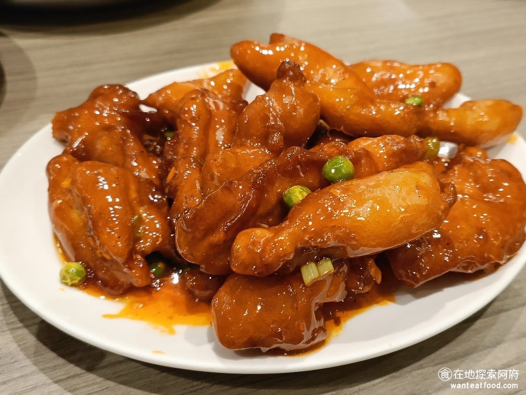 都一處 內湖店 內湖美食 中式料理 糖醋里肌 糖醋里肌的外皮炸得非常酥脆,糖醋醬也下得非常多。這道菜是所有菜裡面我認為最好吃的。 @在地老饕阿府