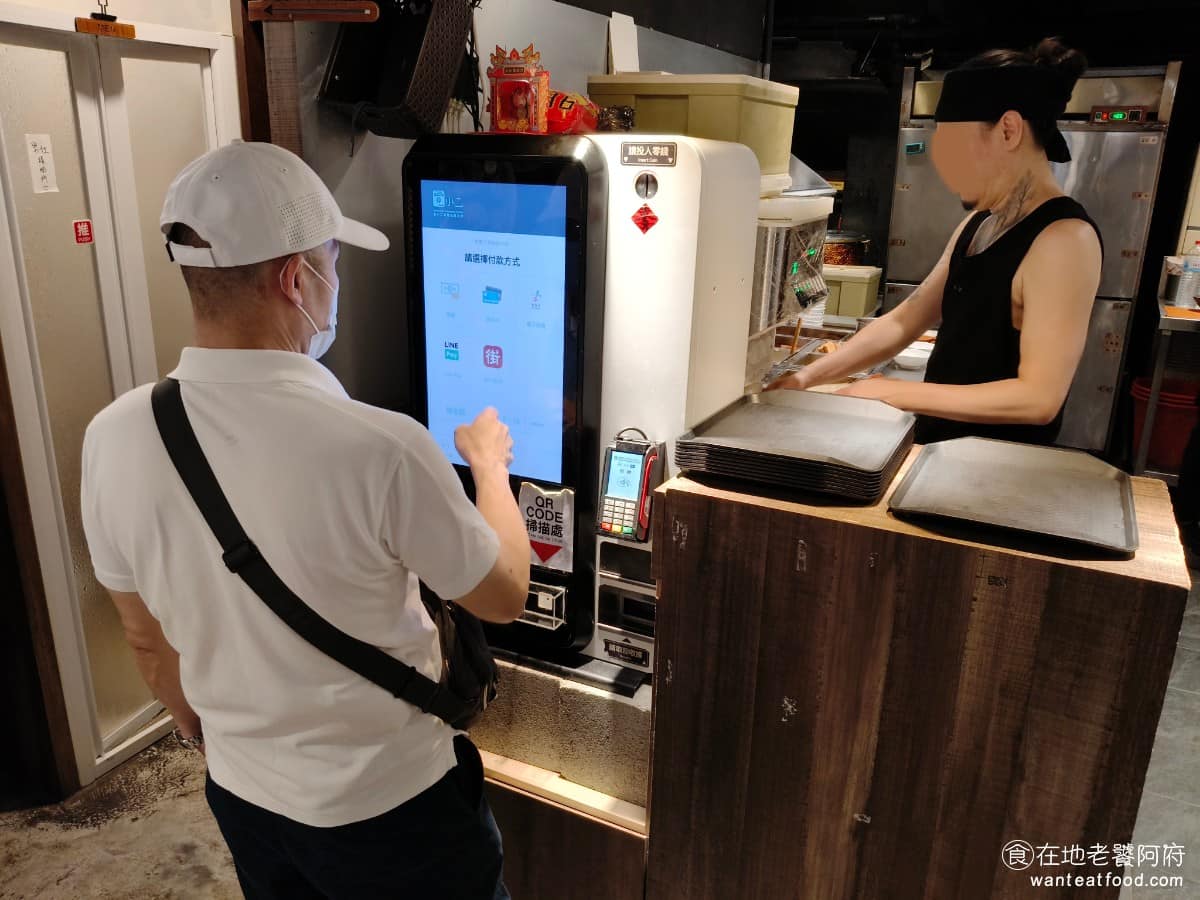 西門金鋒魯肉飯 西門金鋒魯肉飯菜單 西門金鋒魯肉飯推薦 萬華區美食 萬華美食 西門美食 店內直接用點餐機,不用畫菜單,廚房直接就在點餐機的旁邊。 @在地老饕阿府