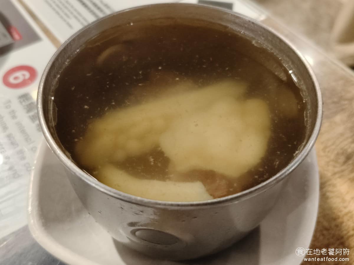 西門金鋒魯肉飯 西門金鋒魯肉飯菜單 西門金鋒魯肉飯推薦 萬華區美食 萬華美食 西門美食 苦瓜排骨湯 苦瓜沒有煮到全軟,還帶點脆感,苦味蠻明顯,湯頭偏淡喝起來走清爽路線,整體算不錯。 @在地老饕阿府