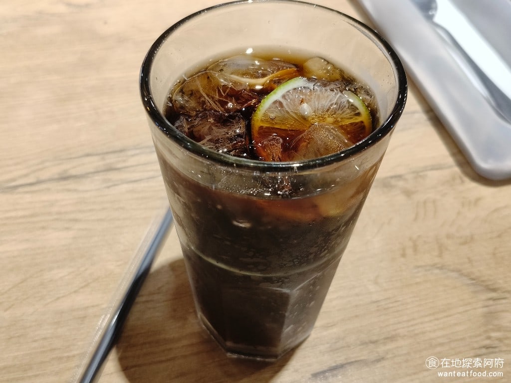 Triple Cafe Cafe菜單 Cafe價格 內湖區美食 內湖美食 大湖公園美食 單點的可樂 70 元。 @在地老饕阿府