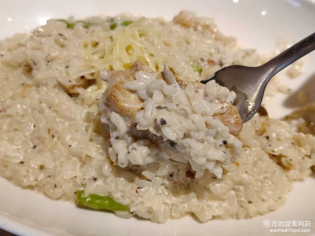 Triple Cafe Cafe菜單 Cafe價格 內湖區美食 內湖美食 大湖公園美食 覺得燉飯的奶油味以及松露味，都不太夠，但吃起來是清爽的，舒服的。 @在地老饕阿府