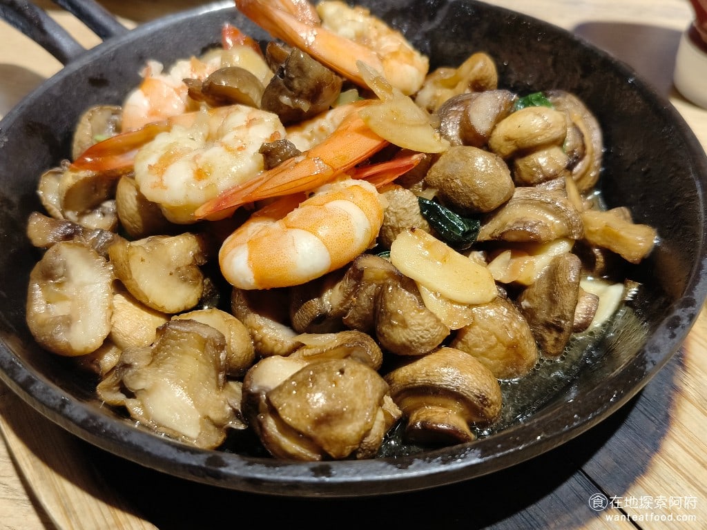 Triple Cafe Cafe菜單 Cafe價格 內湖區美食 內湖美食 大湖公園美食 義式蒜香草炒蘑菇 這一份炒蘑菇，是用黑胡椒做調味，黑胡椒的味道不會特別重，整盤蘑菇吃起來算是清爽的。 @在地老饕阿府