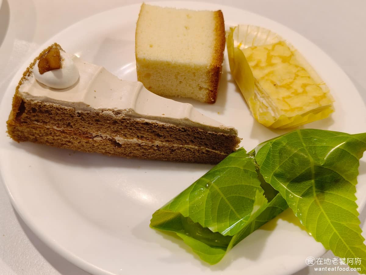 我家牛排松山撫遠店 我家牛排松山撫遠店菜單 我家牛排松山撫遠店推薦 松山區美食 松山美食 甜點蛋糕的部分品質就差了一點,所以吃的人也很少,蛋糕放在冰箱裡的時間也長,吃起來都乾乾硬硬的。 @在地老饕阿府