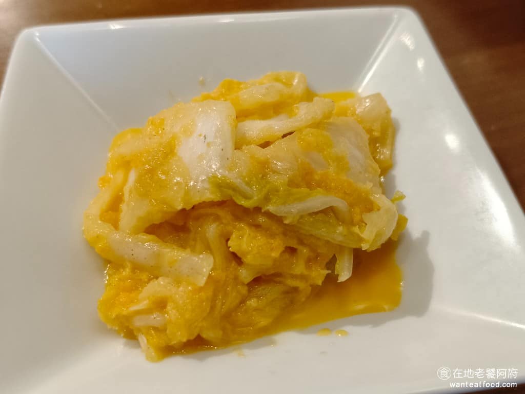 麟德殿牛肉麵 麟德殿牛肉麵菜單 麟德殿牛肉麵推薦 中山區美食 中山美食 台灣小吃 牛肉麵 黃金泡菜 黃金泡菜是裡面最好吃的小菜，醃得非常入味，保留了白菜本身的清脆口感，搭配牛肉麵吃非常的解膩。 @在地老饕阿府