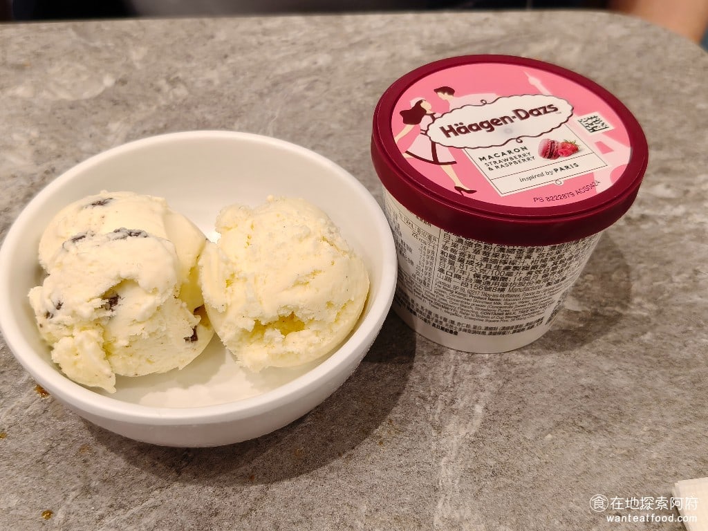 饗麻饗辣PLUS LALAPORT南港店 LALAPORT南港店菜單 店內雖然有提供哈根達斯冰淇淋，但口味只有一種，我拿到的是草莓口味。 @在地老饕阿府