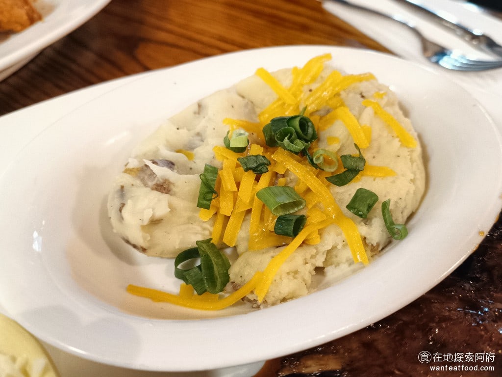 美式料理 FRIDAYS 星期五 美麗華 美麗華店 炭烤豬肋排 法士達 漢堡 雙醬 TGI 美式風格 肋排附的馬鈴薯泥 吃起來口感非常綿密，帶有一點奶油的香味，非常好吃。 @在地老饕阿府