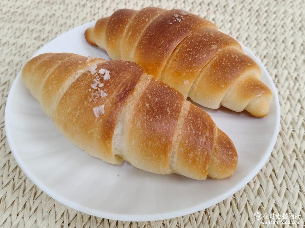 libreadry 巢屋 巢屋菜單 巢屋推薦 大安區美食 大安美食 忠孝敦化美食 甜點點心 麵包 雪花鹽奶油 這是人氣商品的前五名之一,選用加拿大冰川雪花鹽、日本小麥粉,和法國頂級艾許奶油,製成外皮烤得很香,裡面的麵粉,越嚼越香。 @在地老饕阿府