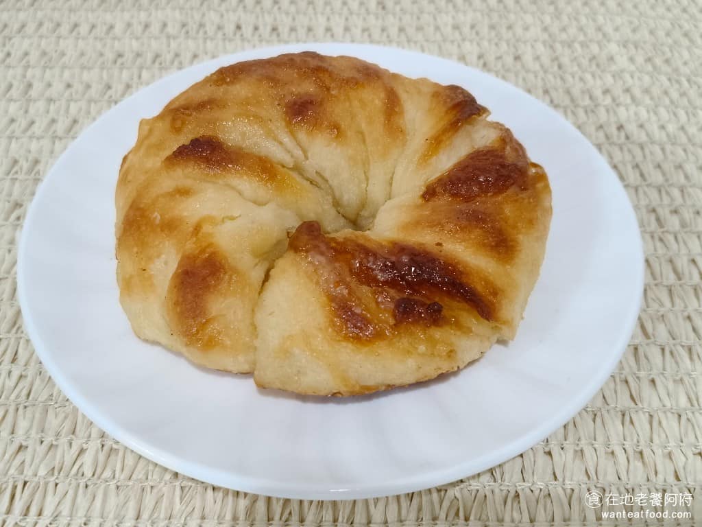 libreadry 巢屋 巢屋菜單 巢屋推薦 大安區美食 大安美食 忠孝敦化美食 甜點點心 麵包 焦糖奶油圈圈 外皮烤得微脆,整個麵包散發著淡淡的焦糖香氣,麵包的口感扎實但不會硬,麵粉和焦糖分配得非常均勻,很有水準,每一口都非常好吃。 @在地老饕阿府