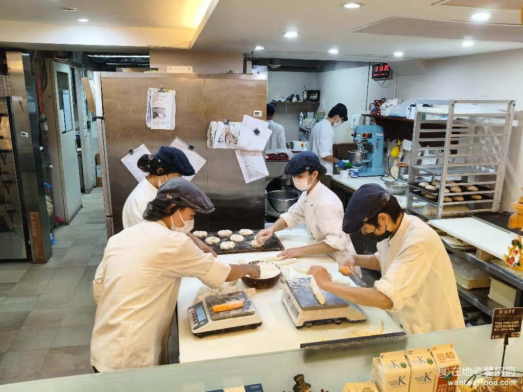 libreadry 巢屋 巢屋菜單 巢屋推薦 大安區美食 大安美食 忠孝敦化美食 甜點點心 麵包 開放式廚房,可以看到師傅揉麵糰、加配料、準備進烤箱的過程。 @在地老饕阿府