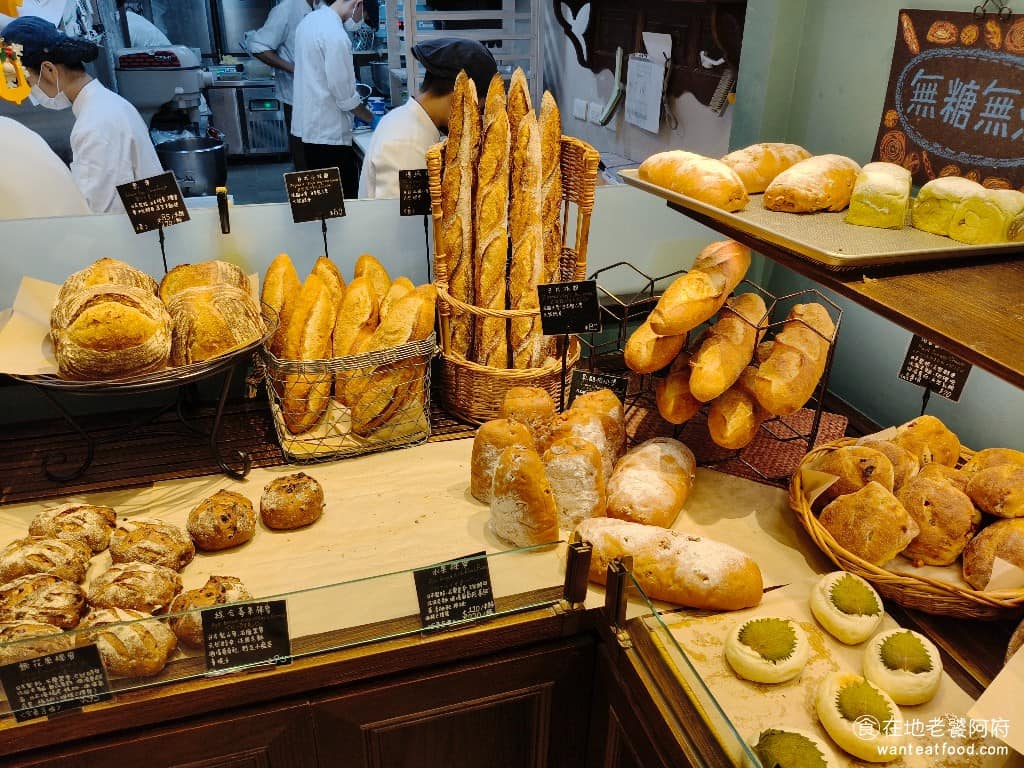 libreadry 巢屋 巢屋菜單 巢屋推薦 大安區美食 大安美食 忠孝敦化美食 甜點點心 麵包 空氣中瀰漫著剛出爐的麵包香氣,非常誘人,每種麵包的數量都不多,就是要維持剛出爐的熱度。 @在地老饕阿府