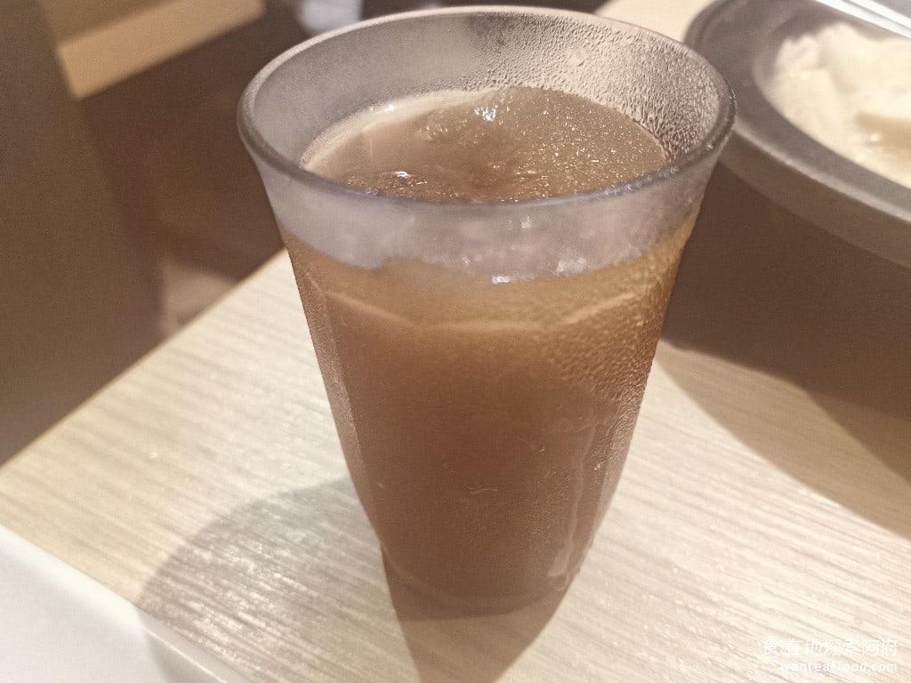 石二鍋 台北士林中正店 士林美食 鍋物料理 冬瓜檸檬冰沙 冬瓜檸檬冰沙喝起來不會特別酸,反而覺得比較甜,檸檬的味道比較淡,而冬瓜的味道則比較多。 @在地老饕阿府