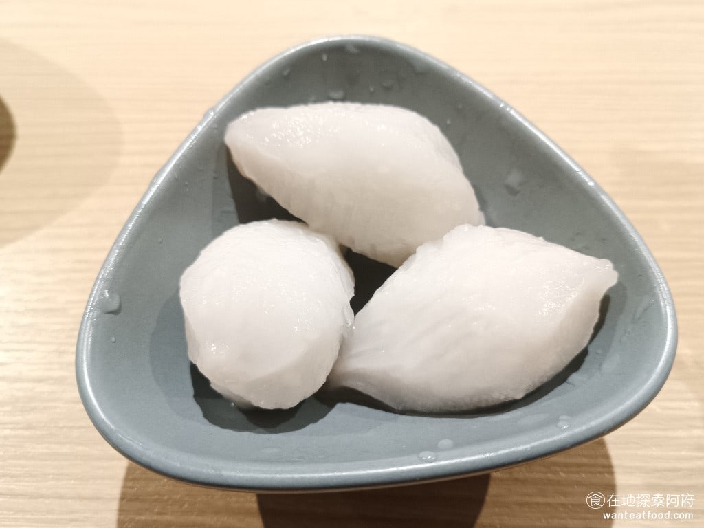 石二鍋 台北士林中正店 士林美食 鍋物料理 水晶餃 水晶餃就不太推薦了,因為煮了很久之後,水晶餃的外皮吃起來還是非常硬。 @在地老饕阿府
