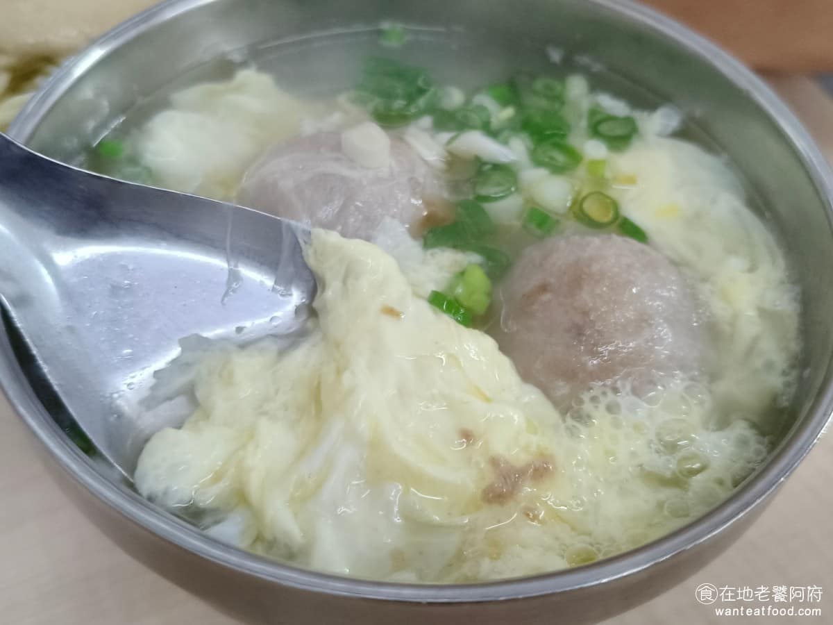 邱記涼麵 邱記涼麵菜單 邱記涼麵推薦 信義區美食 信義美食 雖然他的價格偏高，但裡面的蛋花給得非常有誠意，裡面的料也給得很多。 @在地老饕阿府