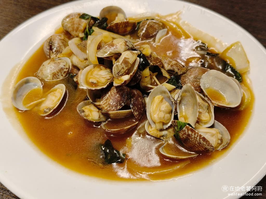朱家卜肉 朱家卜肉菜單 朱家卜肉推薦 金山區美食 金山美食 台式料理 卜肉 芋頭米粉湯 塔香海瓜子 海瓜子的份量給得很多，吃起來也非常的新鮮，九層塔的香味也炒得很入味。 @在地老饕阿府