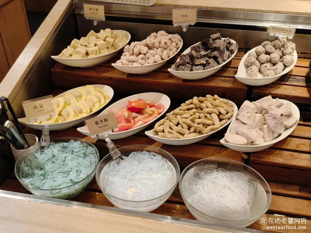 溫野菜日本涮涮鍋專門店大直美麗華店 溫野菜日本涮涮鍋專門店大直美麗華店菜單 溫野菜日本涮涮鍋專門店大直美麗華店推薦 中山區美食 火鍋料有凍豆腐、魚餃、豬血糕、木耳、香菇、貢丸、甜不辣、蛋餃、蒟蒻、寬冬粉、番茄、芋頭。 @在地老饕阿府