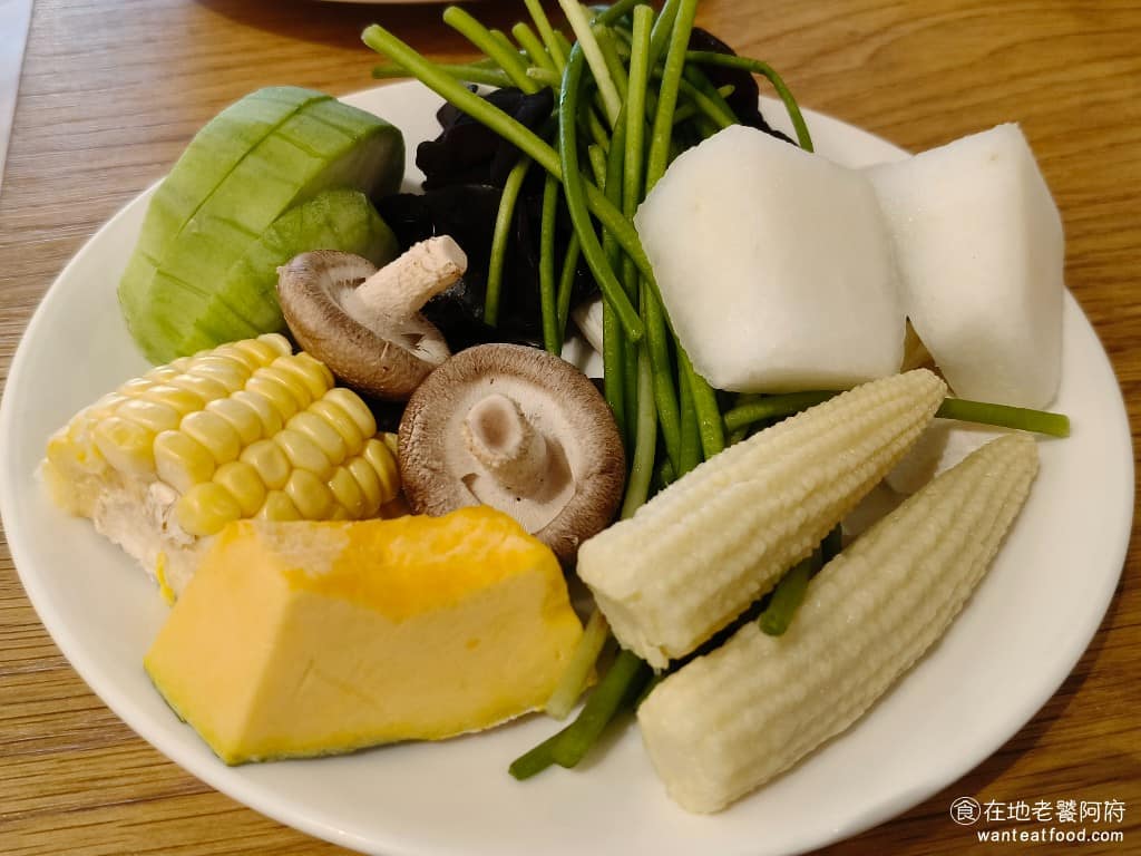 溫野菜日本涮涮鍋專門店大直美麗華店 溫野菜日本涮涮鍋專門店大直美麗華店菜單 溫野菜日本涮涮鍋專門店大直美麗華店推薦 中山區美食 蔬菜才是這裡的強項,種類比火鍋料還多了兩倍,而且這裡的蔬菜都經過挑選,菜葉都很漂亮,而且吃起來也很新鮮。例如 玉米吃起來超級甜,水蓮口感也很脆! @在地老饕阿府