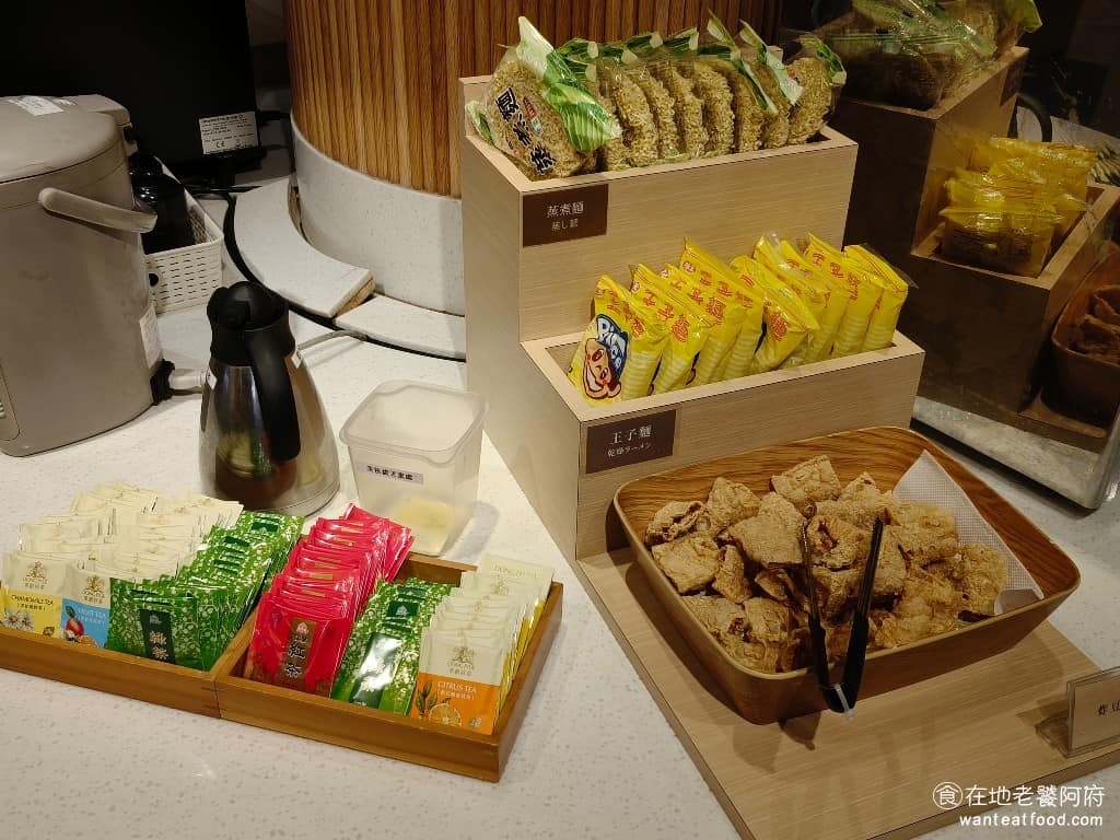 溫野菜日本涮涮鍋專門店大直美麗華店 溫野菜日本涮涮鍋專門店大直美麗華店菜單 溫野菜日本涮涮鍋專門店大直美麗華店推薦 中山區美食 蒸煮麵、王子麵、炸豆皮 旁邊還有提供茶包,有錫蘭紅茶、綠茶、綜合水果茶、洋甘菊、靜心茶。 @在地老饕阿府