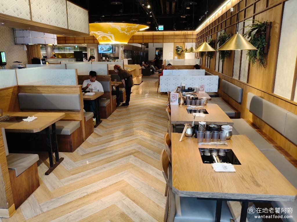 溫野菜日本涮涮鍋專門店大直美麗華店 溫野菜日本涮涮鍋專門店大直美麗華店菜單 溫野菜日本涮涮鍋專門店大直美麗華店推薦 中山區美食 溫野菜最厲害的,就是有超過 20 種當令新鮮蔬菜,每樣都洗得乾淨,經過挑選、補菜速度也快。如果你是火鍋控,或愛吃菜的健康派,中午過來吃人不多,用餐環境舒適,一定會吃得很滿足。 @在地老饕阿府