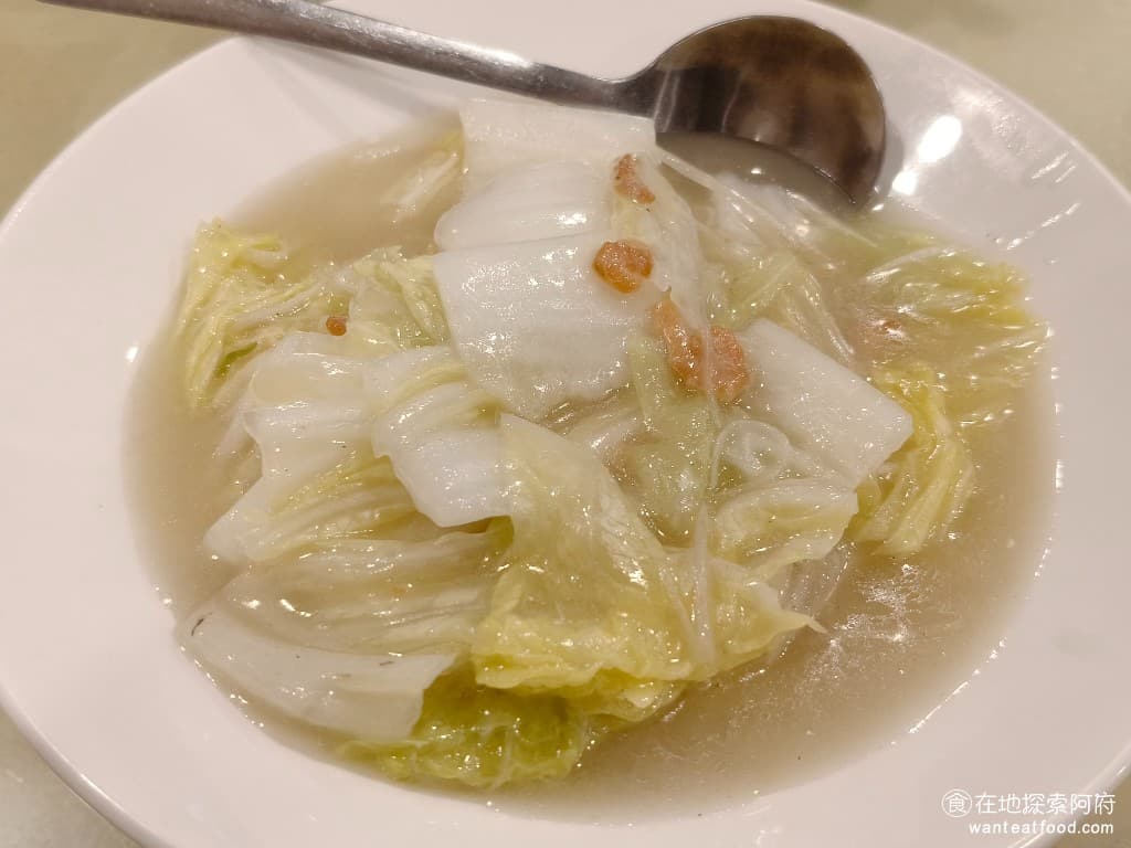 侯門小館 侯門小館菜單 侯門小館價格 松山區美食 松山美食 中式料理 熱炒 開陽白菜 開陽其實就是蝦米的意思，先用蝦米爆香，然後再和白菜拌炒。 @在地老饕阿府
