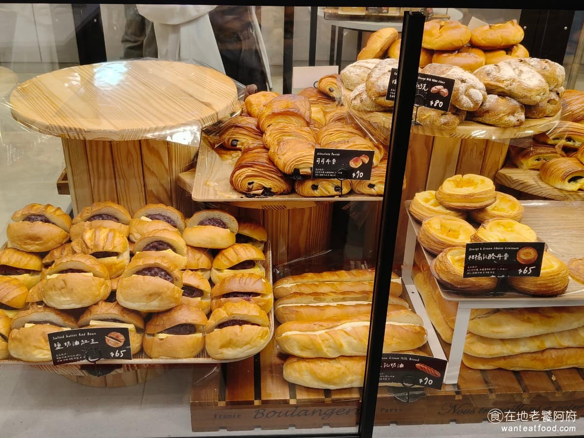 TOM CAT BAKERY 漢神洲際店 漢神洲際店菜單 漢神洲際店推薦 北屯區美食 北屯美食 整體麵包風格偏向強調麥香,跟外皮的口感,外層薄脆帶點嚼勁,內部組織則維持濕潤,不是那種蓬鬆、綿密的日式路線。 @在地老饕阿府