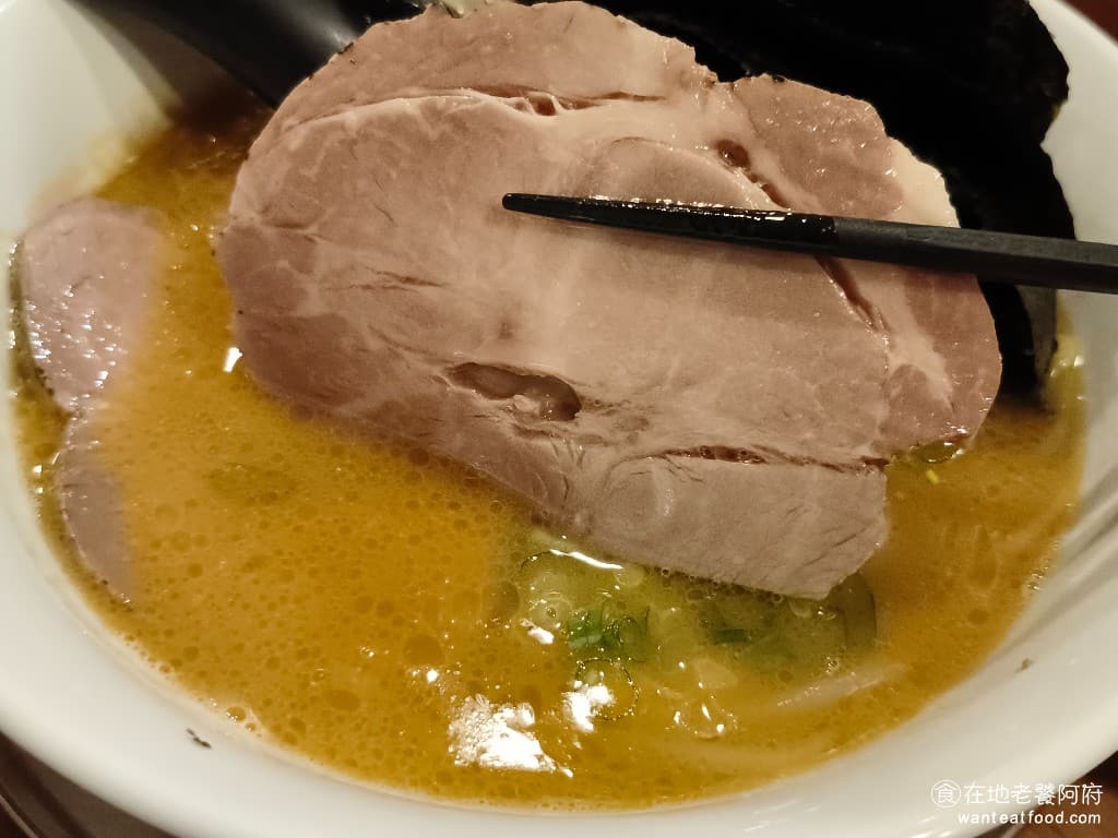 北一家拉麵 北一家拉麵菜單 北一家拉麵推薦 內湖區美食 內湖美食 文德站美食 日式料理 拉麵 這間的叉燒，給了兩大片，肉質的口感非常的好，沒有過多的鹹味，能大口吃肉，非常的爽快。 @在地老饕阿府