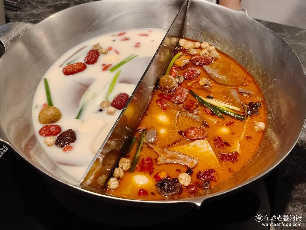 無老鍋(台北永康店) 無老鍋(台北永康店)菜單 無老鍋(台北永康店)推薦 大安區美食 大安美食 成人計費方式，分成單鍋和鴛鴦鍋選擇，單一口味湯底（無老辣香鍋、麵包豆腐白湯鍋、冰淇淋豆腐鍋擇一），依人數計算，每位基本費用是：辣香鍋 159 元、白湯鍋 159 元、冰淇淋豆腐鍋 189 元。 @在地老饕阿府