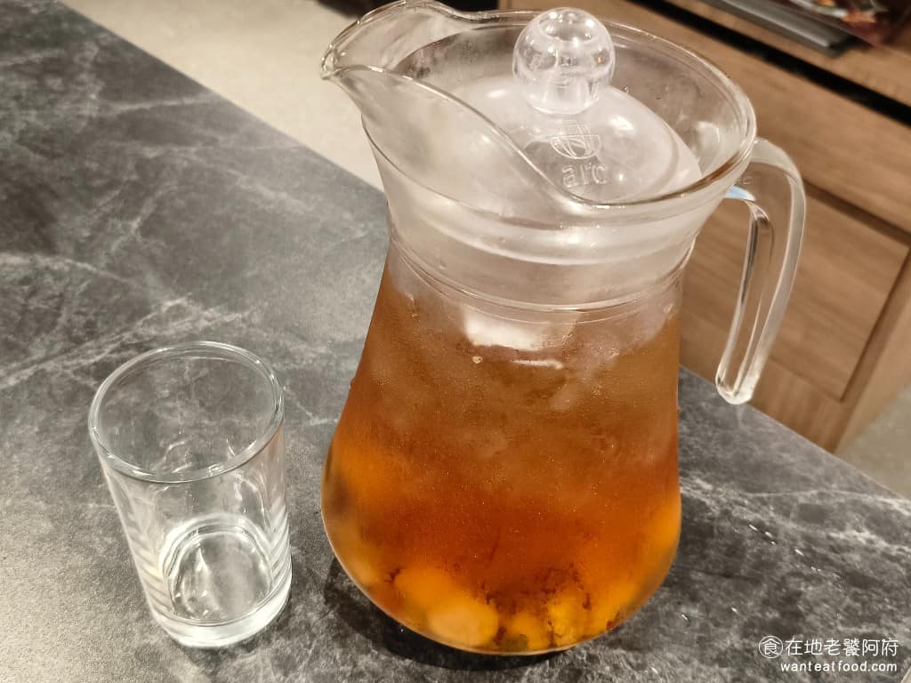 無老鍋(台北永康店) 無老鍋(台北永康店)菜單 無老鍋(台北永康店)推薦 大安區美食 大安美食 菊花茶 用枸杞和杭菊，用黃金比例沖泡，淡淡優雅的菊花香氣，一點苦味都沒有，喝起來味道不錯，比桌上的養生茶更好喝，推薦點一壺。 @在地老饕阿府