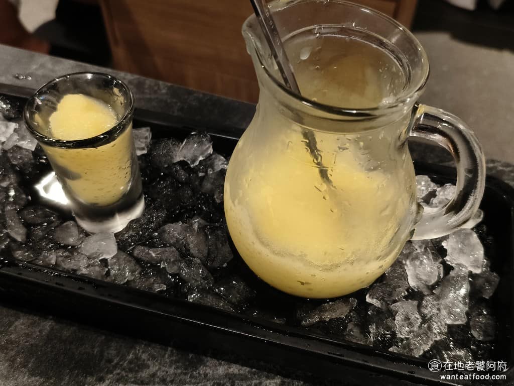無老鍋(台北永康店) 無老鍋(台北永康店)菜單 無老鍋(台北永康店)推薦 大安區美食 大安美食 水蜜桃冰沙 這是餐後免費招待的，可以續杯一次，喝起來微甜，冰冰涼涼的很清爽，正好可以解膩，只不過水蜜桃的味道還蠻淡的。 @在地老饕阿府
