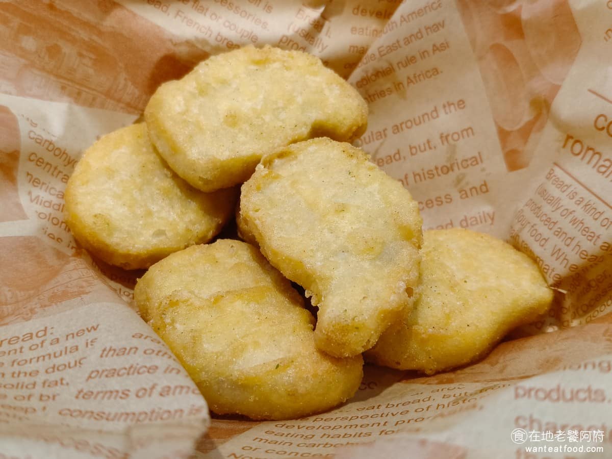 麥哲倫美式炸雞永和永元店 麥哲倫美式炸雞永和永元店菜單 麥哲倫美式炸雞永和永元店推薦 炸雞塊 是最先上桌的品項,熱熱吃外皮酥脆,裡面的肉很軟嫩,口感有彈性,不是碎肉壓製的那種。 @在地老饕阿府