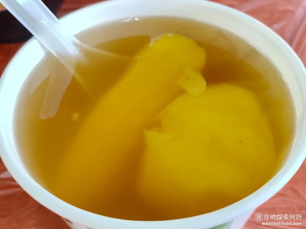 青菜園 青菜園菜單 青菜園價格 北投區美食 北投美食 台式料理 放山雞 熱炒 薑汁地瓜湯一碗 50 元 地瓜湯是這裡的另一個招牌，許多人冬天上山，都會必點一碗喝起來，非常的暖身。 @在地老饕阿府
