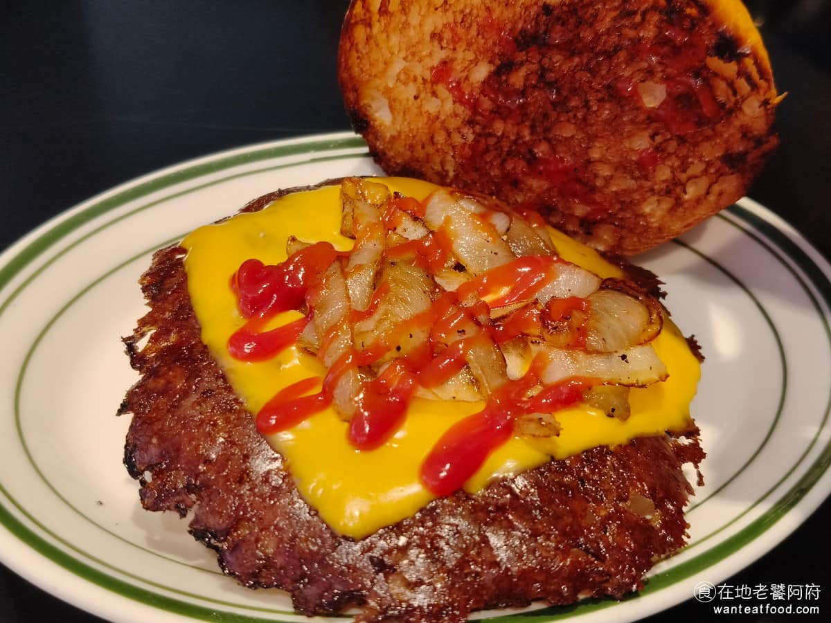 Patty Addy Burger Burger菜單 Burger推薦 大安區美食 大安美食 也是一樣的問題,裡面的漢堡肉,煎得太乾,吃起來特別的硬,不確定是不是單純今天的問題,整體感受不太好。 @在地老饕阿府
