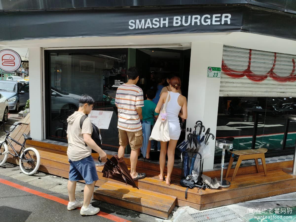 Patty Addy Burger Burger菜單 Burger推薦 大安區美食 大安美食 曾被幾家美食媒體和《食尚玩家》等節目報導過,也有主持人親自到店推薦。甚至有網紅在國外論壇 Reddit 上稱讚,這是台北數一數二好吃的美式漢堡店,算是頗受外國人肯定的一間店。 @在地老饕阿府