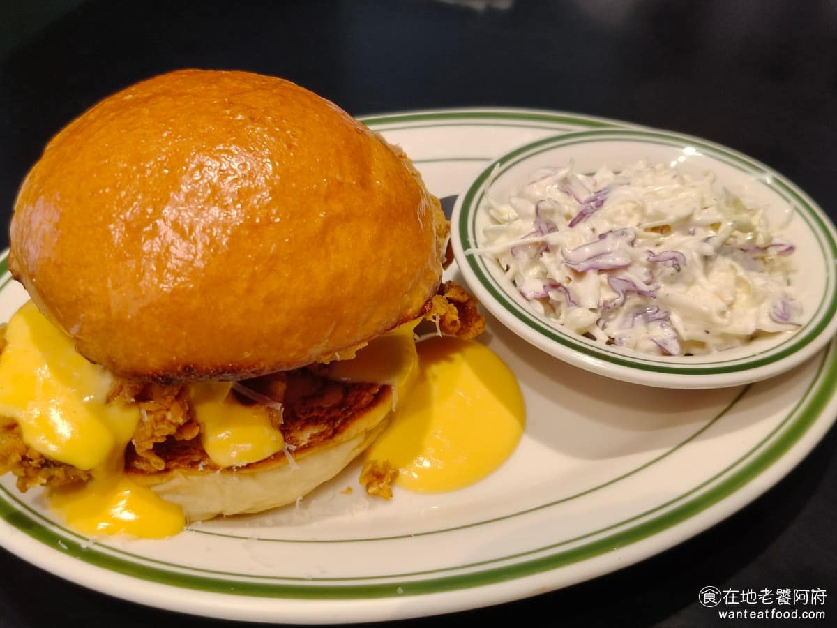 Patty Addy Burger Burger菜單 Burger推薦 大安區美食 大安美食 套餐的版本,只要加 80 元,就能有 60 元的沙拉和一杯飲料。 @在地老饕阿府