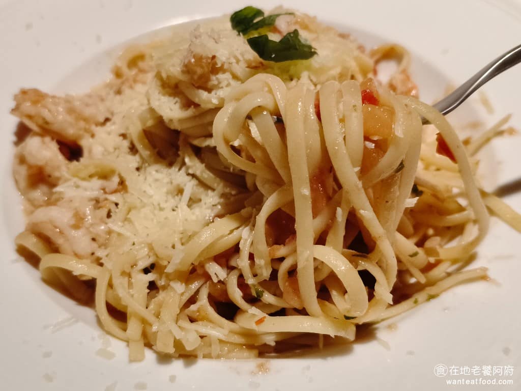 吉比鮮釀餐廳 台北敦北店 台北敦北店菜單 台北敦北店推薦 松山區美食 松山美食 台北小巨蛋美食 麵條的口感非常好,一咬就斷,只不過調味上,因為酸味太重,番茄醬味卻太淡,所以吃起來比較奇怪,不像是傳統義大利麵。 @在地老饕阿府