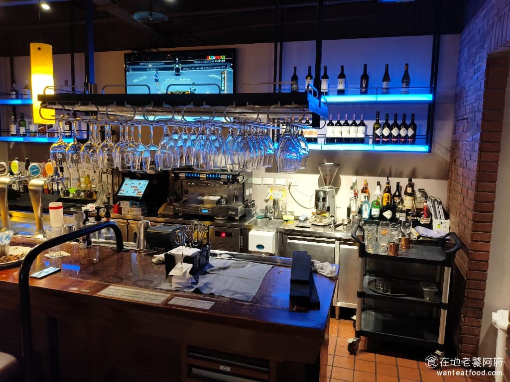 吉比鮮釀餐廳 台北敦北店 台北敦北店菜單 台北敦北店推薦 松山區美食 松山美食 台北小巨蛋美食 吉比鮮釀餐廳 GBA Brewery Restaurant,標榜著取自德國的優質食材與傳統釀酒工法,結合了德國啤酒文化與美式餐飲風格。 @在地老饕阿府
