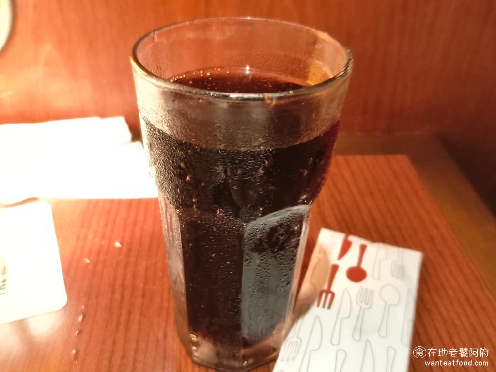 吉比鮮釀餐廳 台北敦北店 台北敦北店菜單 台北敦北店推薦 松山區美食 松山美食 台北小巨蛋美食 可樂 一杯是 110 元,這裡的可樂是可以續杯的。 @在地老饕阿府