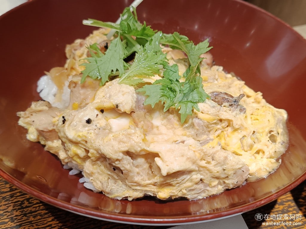 大戶屋美麗華店 中山區美食 劍南路站美食 美麗華美食街 日式料理 無論是雞肉,還是雞蛋,份量都非常多,搭配洋蔥和甜甜的醬油,吃起來非常舒服。 @在地老饕阿府