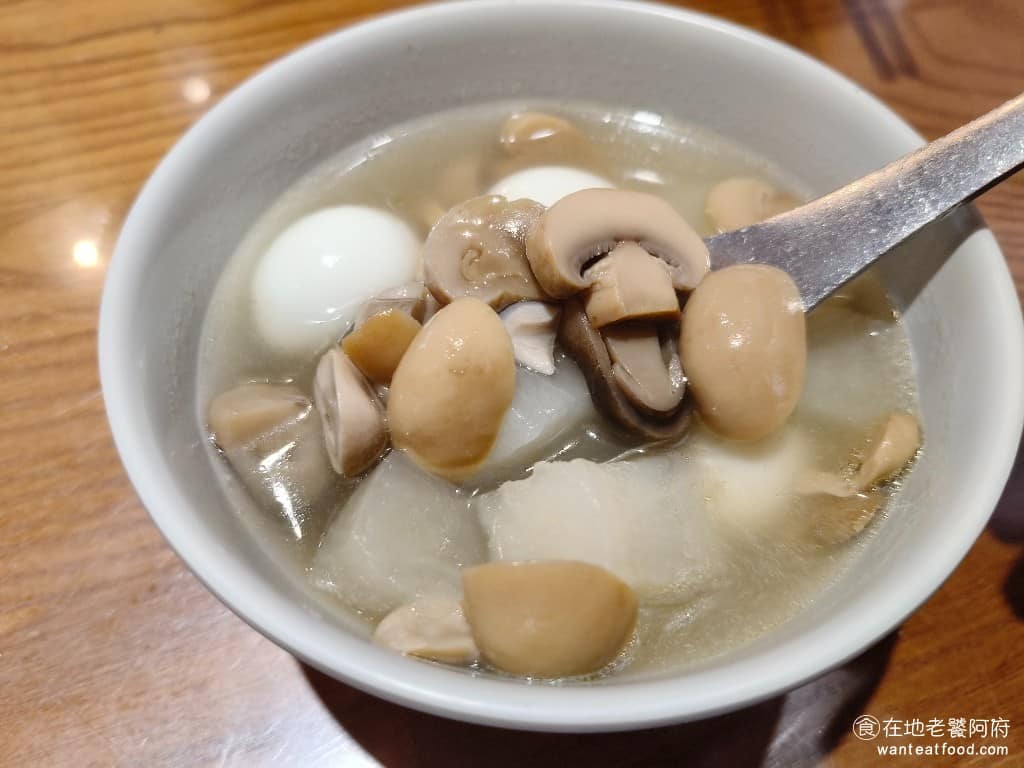 三元號魯肉飯 三元號魯肉飯菜單 三元號魯肉飯推薦 大同區美食 大同美食 台灣小吃 魯肉飯 除了蘑菇之外,還吃的到滿滿的白蘿蔔,料也一樣給的很多,CP值很高,吃完非常飽足。 @在地老饕阿府
