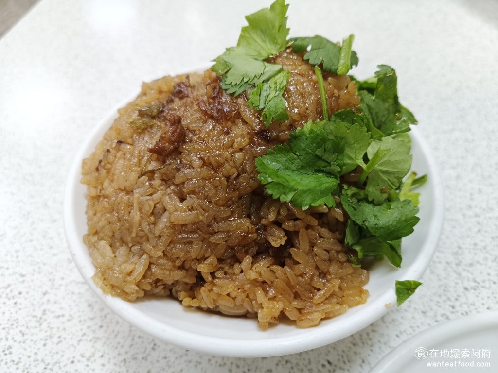藍家割包 中正區美食 公館美食 台灣小吃 肉粽 我們點肉粽的時候,服務員告訴我們肉粽要等20分鐘,但我們說沒差,還是等了。肉粽個人感覺吃起來比較普通,沒有提供沾醬,裡面也沒有很多料,吃起來的口感還可以,米飯不會太軟,也不會太爛,味道則比較平淡。 @在地老饕阿府