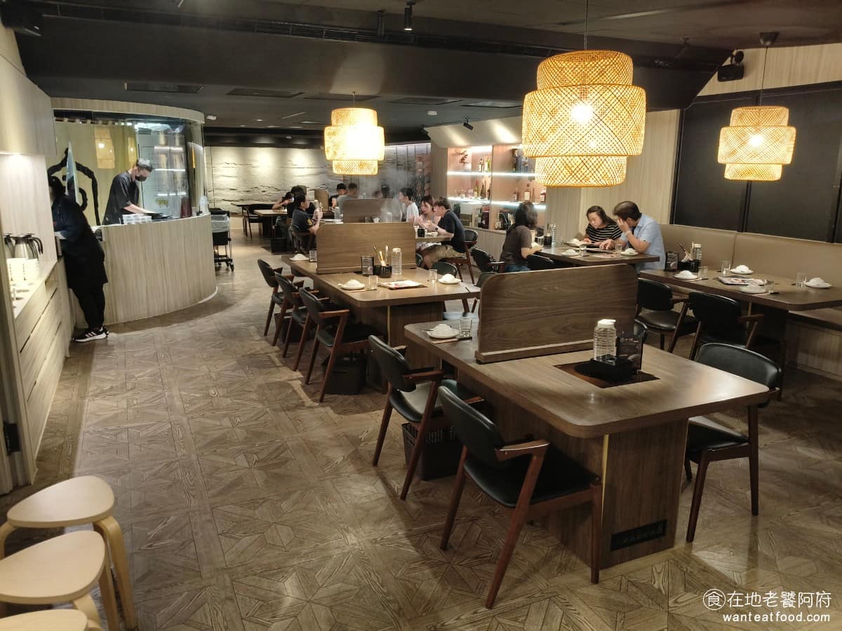 宣牛溫體牛肉火鍋光復店 宣牛溫體牛肉火鍋光復店菜單 宣牛溫體牛肉火鍋光復店推薦 大安區美食 《宣牛》的第一間店2021年時,開在復興北路,老闆本身是台南人,想把家鄉的牛肉湯味道帶到台北來。 @在地老饕阿府