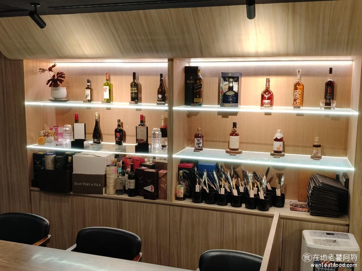 宣牛溫體牛肉火鍋光復店 宣牛溫體牛肉火鍋光復店菜單 宣牛溫體牛肉火鍋光復店推薦 大安區美食 因為生意還不錯,2023 年在光復南路開了第二間店,也就是這篇文章介紹的光復店,《宣牛溫體牛肉火鍋 光復店》除了保留火鍋的部分,也加入更多熱炒,跟川味料理,讓菜單選擇更豐富一些。 @在地老饕阿府