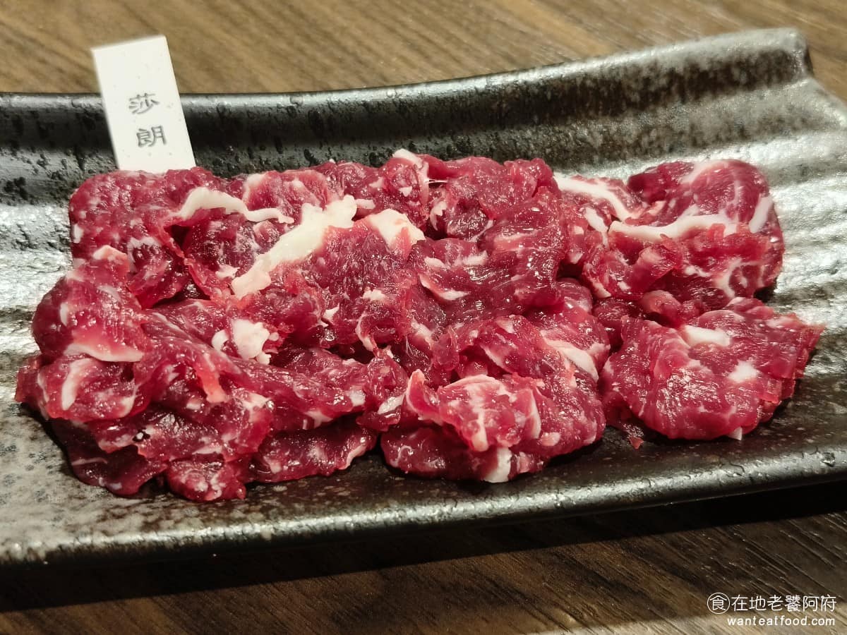 宣牛溫體牛肉火鍋光復店 宣牛溫體牛肉火鍋光復店菜單 宣牛溫體牛肉火鍋光復店推薦 大安區美食 頂級上選溫體牛 油花比赤身牛肉明顯,涮三到五秒,吃三分熟最合適,口感比赤身牛肉更軟一些。 @在地老饕阿府