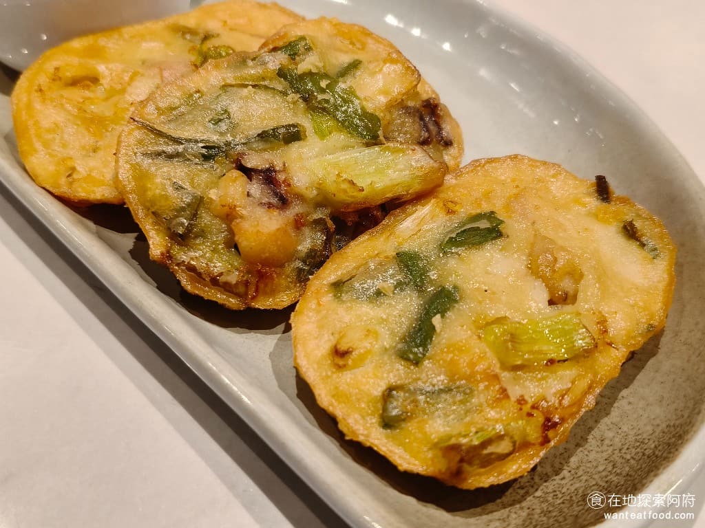bb.q CHICKEN洲子店 CHICKEN洲子店菜單 CHICKEN洲子店價格 內湖區美食 蠻推薦可以點這一個小煎餅,因為炸雞全部都是炸的,搭配煎餅吃,會比較順口。 @在地老饕阿府