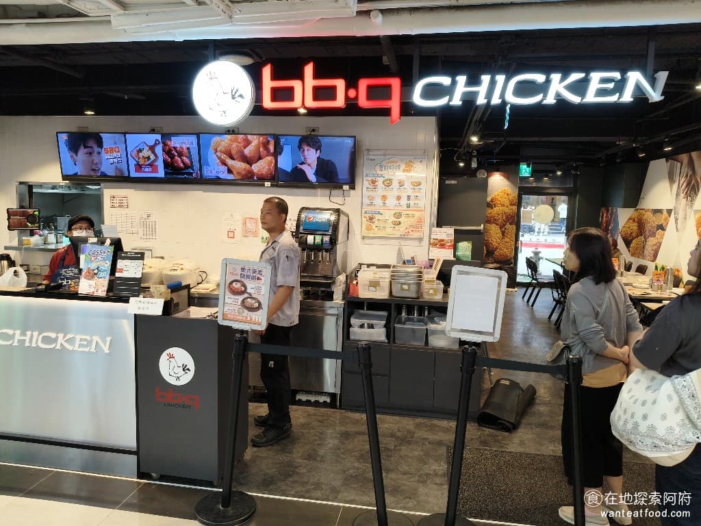 bb.q CHICKEN洲子店 CHICKEN洲子店菜單 CHICKEN洲子店價格 內湖區美食 不只是炸雞,他們還提供超過50種餐點,包括道地韓食、韓式洋食,以及各種餐酒特調,讓你一次滿足所有的韓式料理慾望。 @在地老饕阿府