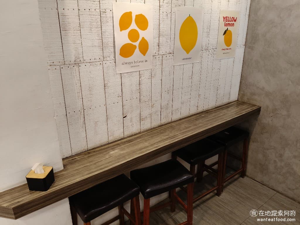 李記甜品 Lee Dessert Dessert菜單 Dessert價格 內湖區美食 內湖美食 走進《李記甜品 Lee Dessert》,映入眼簾的是茶色木造的溫馨空間,雖然店內空間並不大,但木質的裝潢,可以讓人感到非常放鬆舒適。 @在地老饕阿府