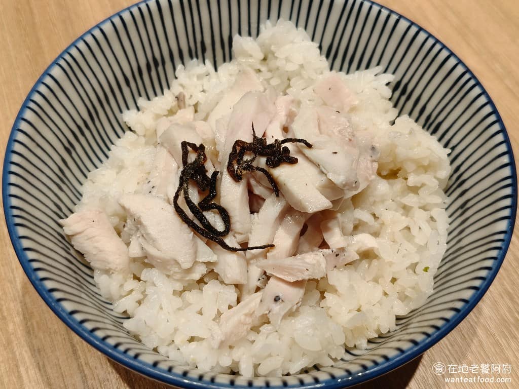 麵屋一燈信義新光A11店 麵屋一燈信義新光A11店菜單 麵屋一燈信義新光A11店推薦 東京雞汁飯 如果是為了搭配拉麵，中和鹹味的話，這一碗飯就很推薦，但如果是想品嚐特色，就不太推薦，因為這碗飯味道非常淡，雞汁完全沒有鹹味。 @在地老饕阿府