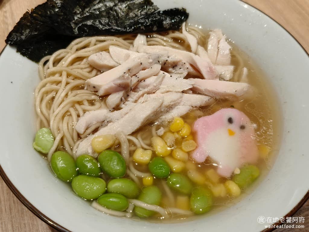 麵屋一燈信義新光A11店 麵屋一燈信義新光A11店菜單 麵屋一燈信義新光A11店推薦 兒童拉麵 很多人會帶小朋友來吃這間，因為這裡有專門為兒童設計的拉麵，小小一碗只要 129 元。湯頭是豚骨雞白湯口味，鹹度會比正常版的再少一半，是小朋友都能接受的味道。 @在地老饕阿府
